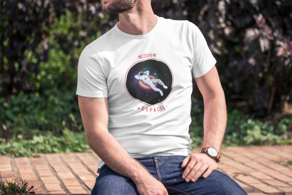 Necesito mi espacio - camiseta astronauta - Imagen 2