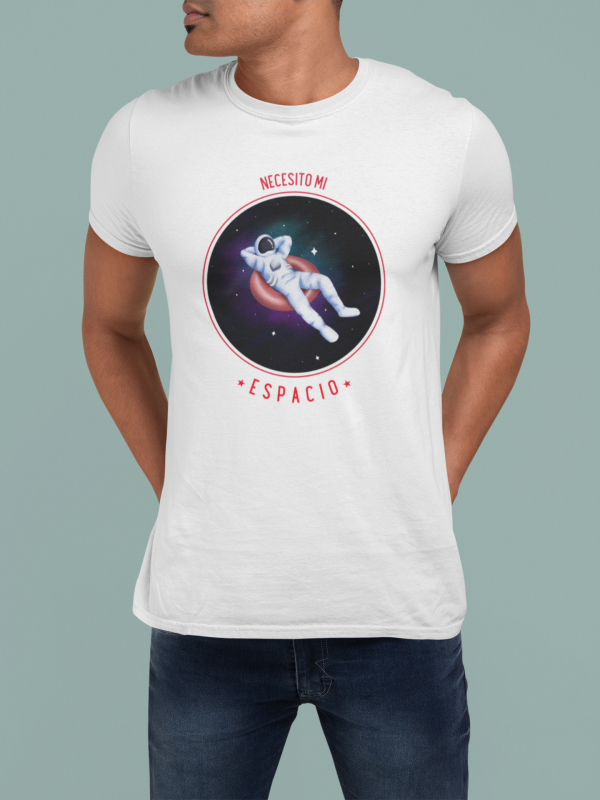 Necesito mi espacio - camiseta astronauta - Imagen 3